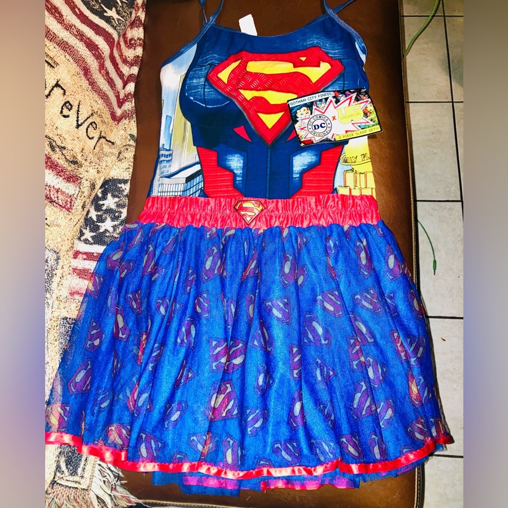 Woman’s NWT 3 piece Wonderwoman set